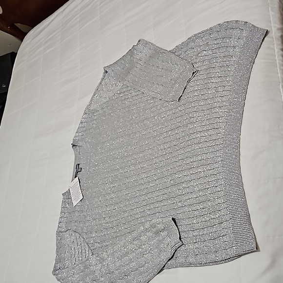 Sweater - Picture 1 of 7